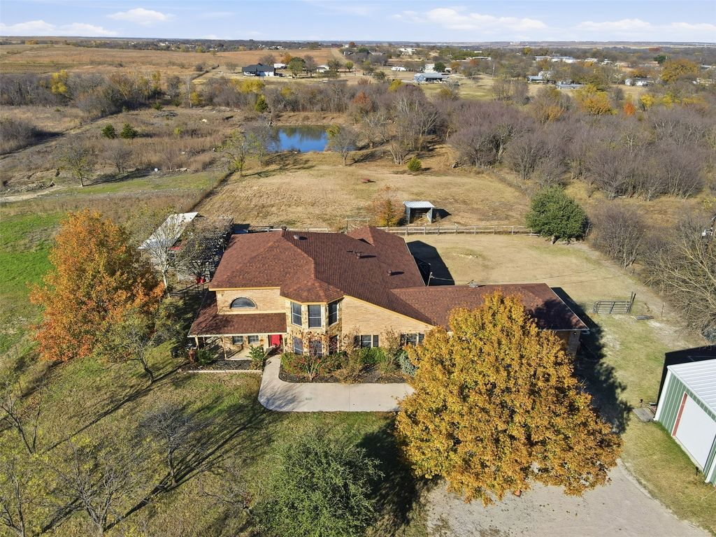 5824 Sky Road, Joshua, TX 76058