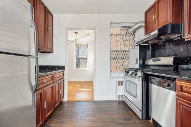 6710 108th St Apt 4A, New York City, NY 11375