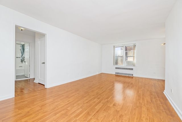 6710 108th St Apt 4A, New York City, NY 11375