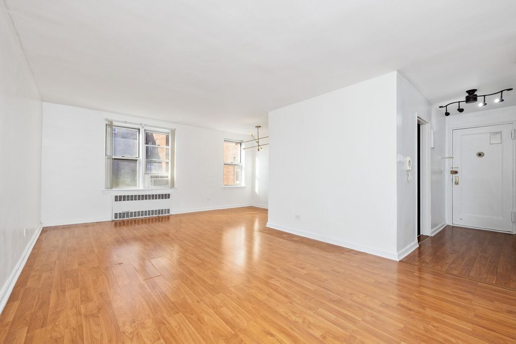 6710 108th St Apt 4A, New York City, NY 11375