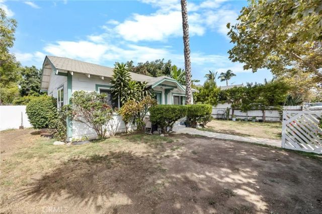 836 South Sycamore Street, Santa Ana, CA 92701