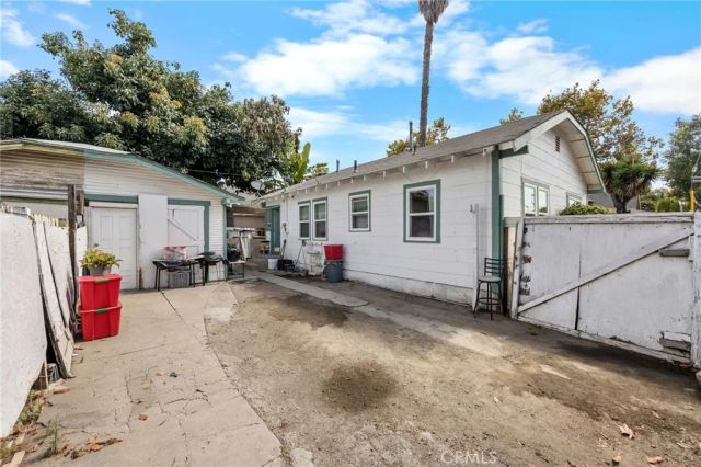 836 South Sycamore Street, Santa Ana, CA 92701