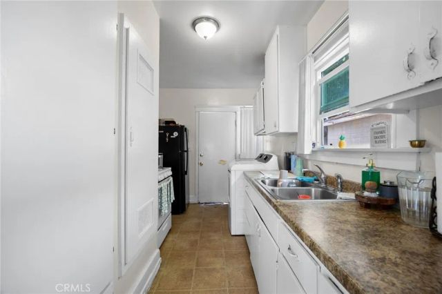 836 South Sycamore Street, Santa Ana, CA 92701