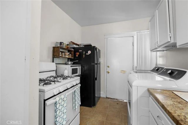 836 South Sycamore Street, Santa Ana, CA 92701