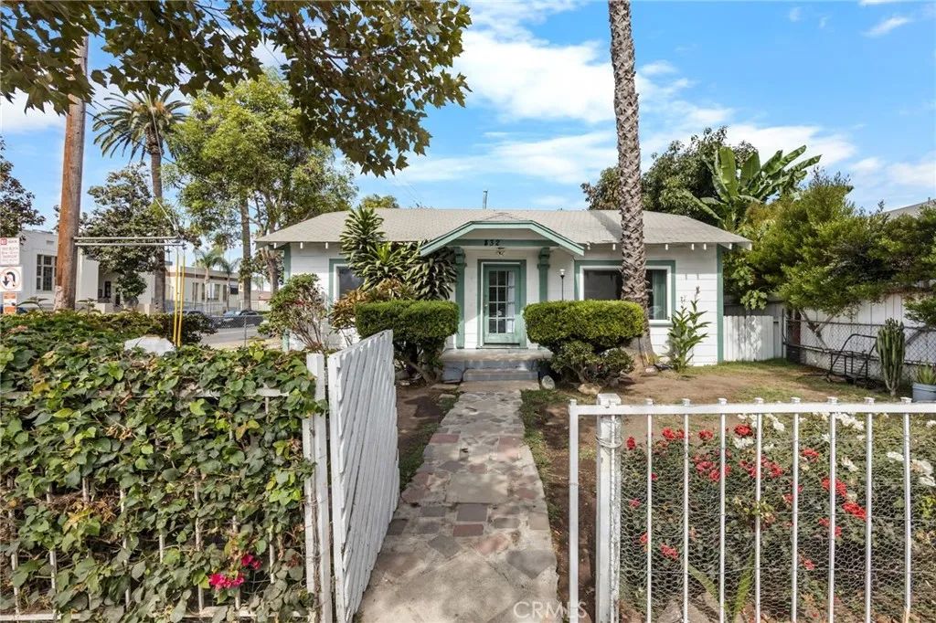 836 South Sycamore Street, Santa Ana, CA 92701