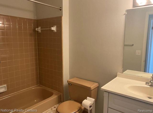 38915 Golfview Drive, Clinton Township, MI 48038