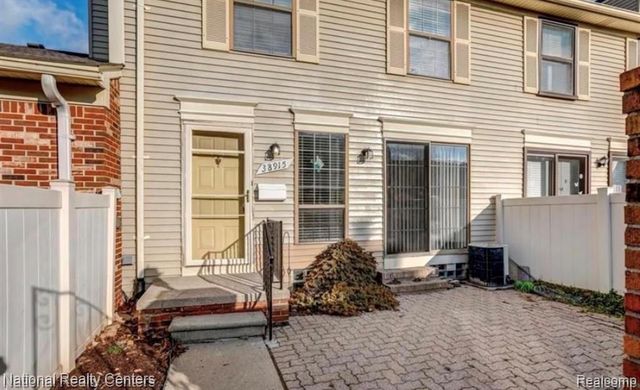 38915 Golfview Drive, Clinton Township, MI 48038