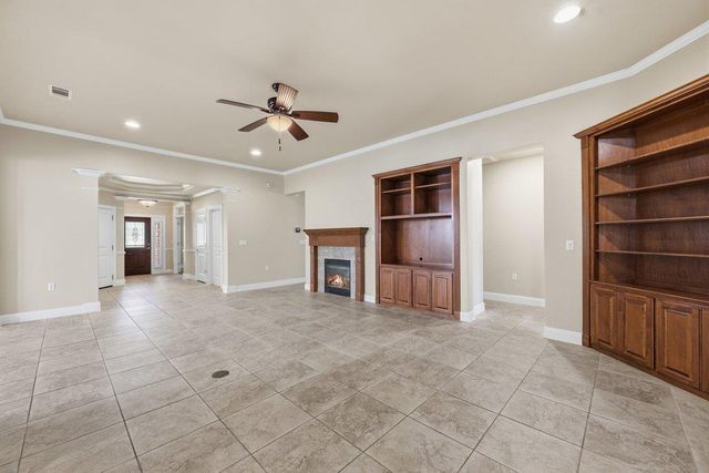 207 Breezeway LN, Georgetown, TX 78633
