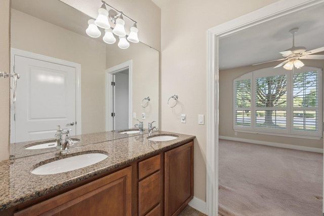 207 Breezeway LN, Georgetown, TX 78633