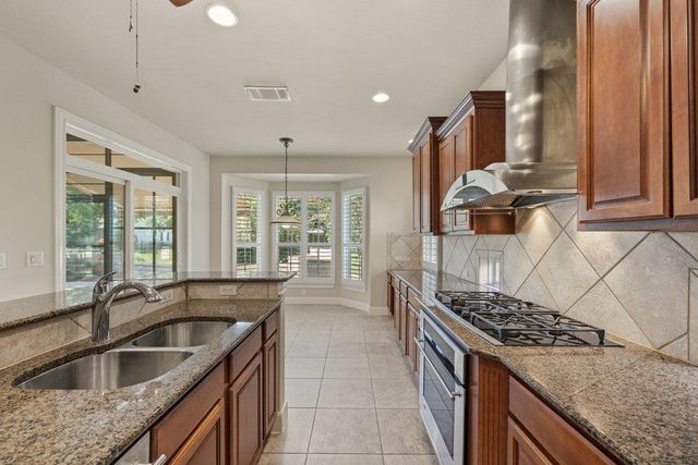 207 Breezeway LN, Georgetown, TX 78633