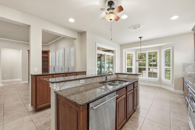 207 Breezeway LN, Georgetown, TX 78633