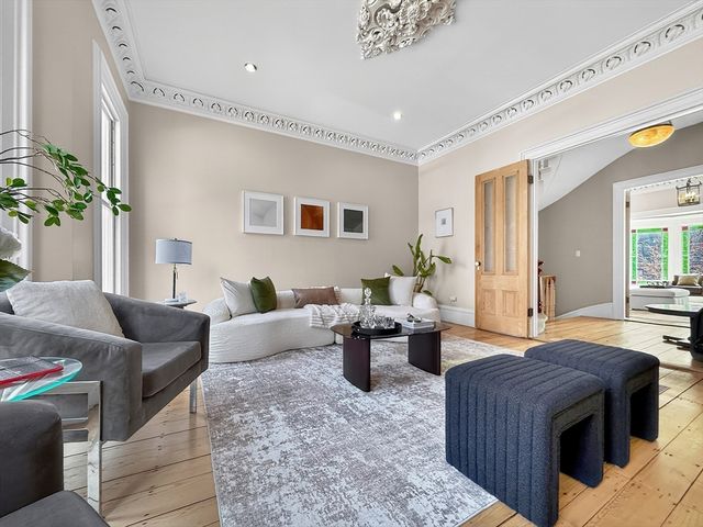 70 Montgomery St, Boston, MA 02116