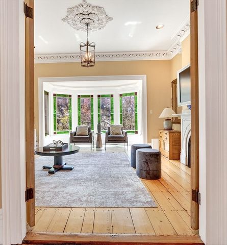 70 Montgomery St, Boston, MA 02116