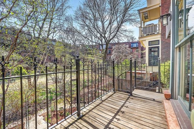 70 Montgomery St, Boston, MA 02116