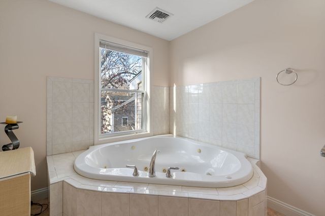 215 Saint Mary St 3, Needham, MA 02494