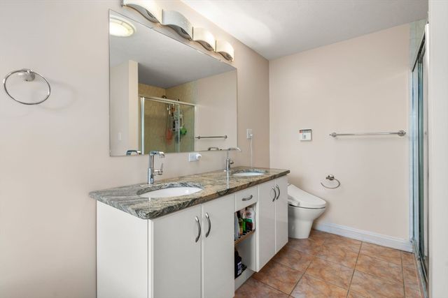 215 Saint Mary St 3, Needham, MA 02494