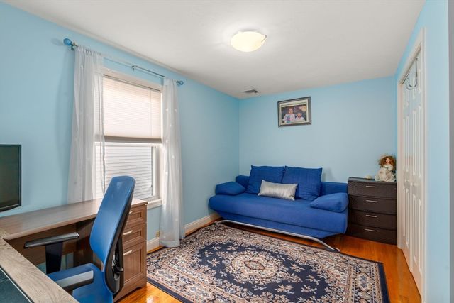 215 Saint Mary St 3, Needham, MA 02494