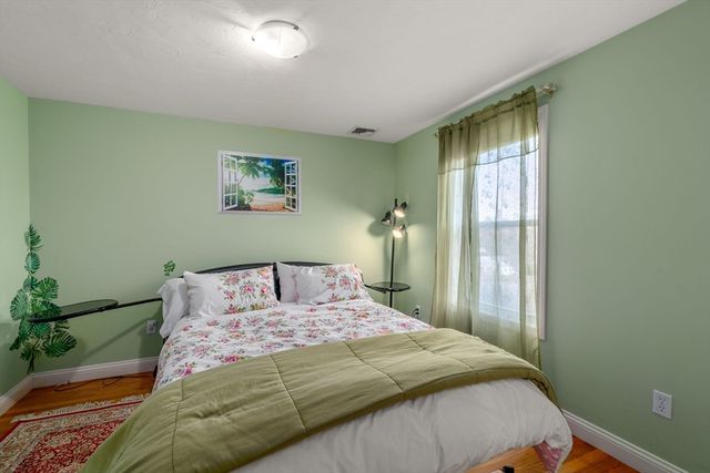 215 Saint Mary St 3, Needham, MA 02494