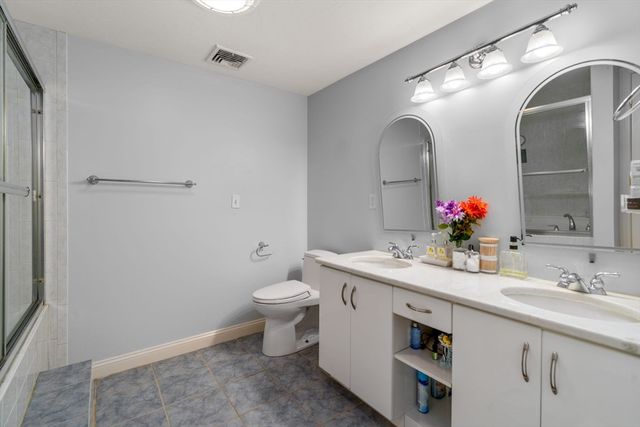 215 Saint Mary St 3, Needham, MA 02494