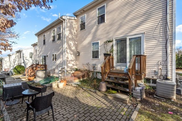 215 Saint Mary St 3, Needham, MA 02494