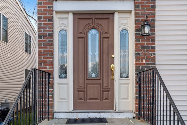 215 Saint Mary St 3, Needham, MA 02494