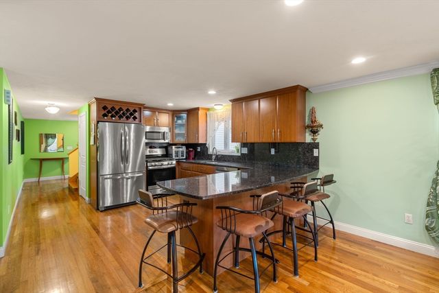 215 Saint Mary St 3, Needham, MA 02494