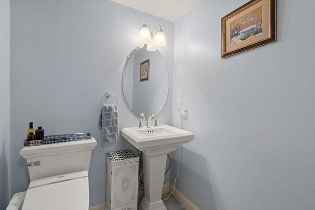 215 Saint Mary St 3, Needham, MA 02494