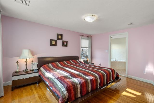 215 Saint Mary St 3, Needham, MA 02494