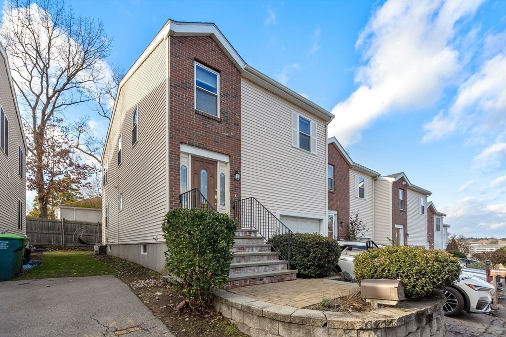 215 Saint Mary St 3, Needham, MA 02494