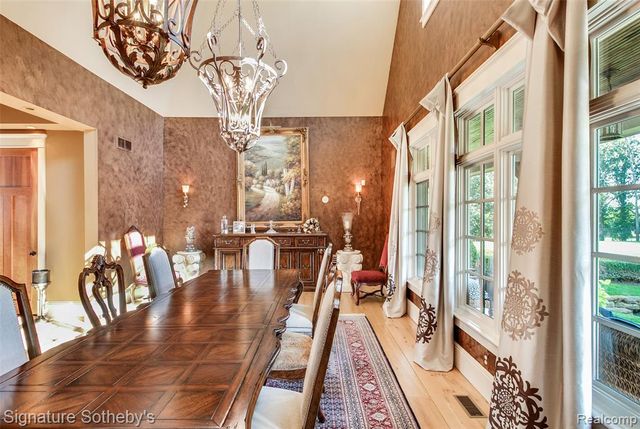 5350 Brewster Road, Rochester, MI 48306