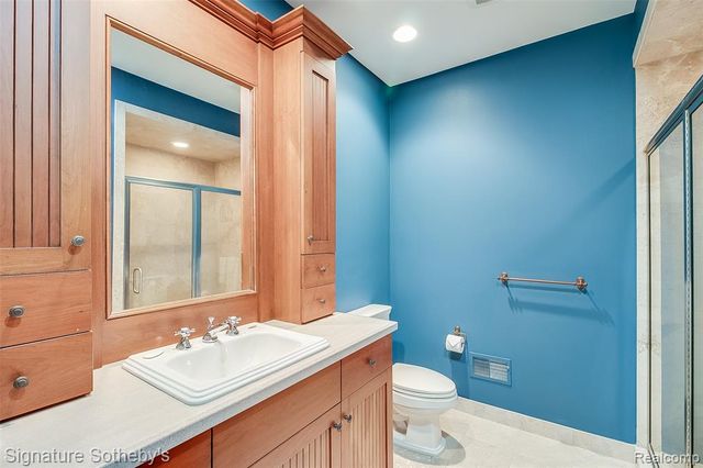 5350 Brewster Road, Rochester, MI 48306