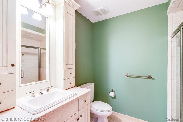 5350 Brewster Road, Rochester, MI 48306