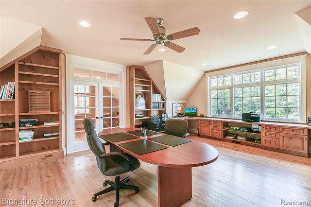 5350 Brewster Road, Rochester, MI 48306