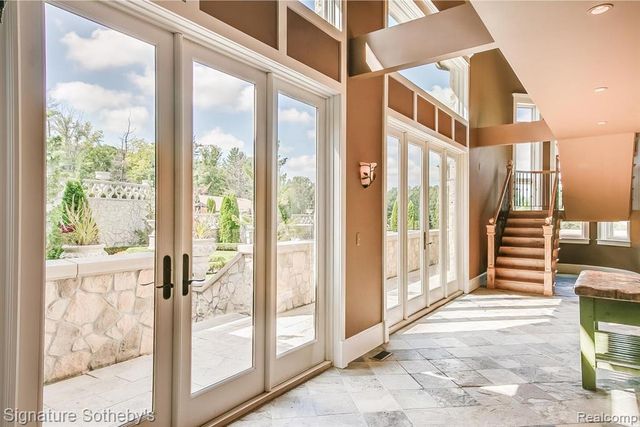 5350 Brewster Road, Rochester, MI 48306
