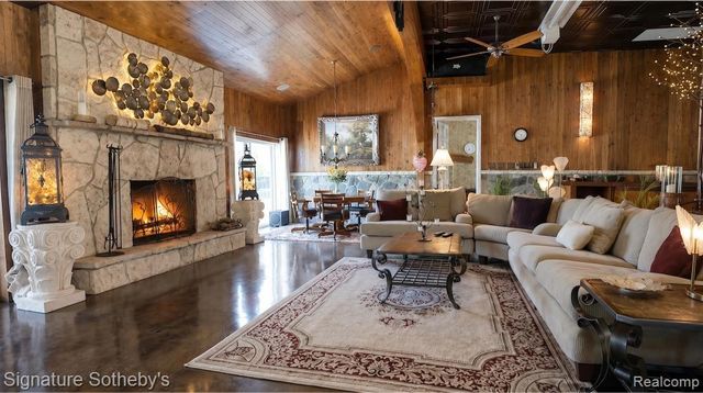 5350 Brewster Road, Rochester, MI 48306