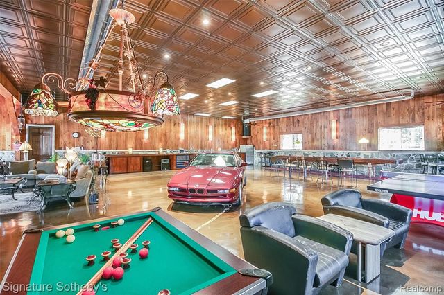 5350 Brewster Road, Rochester, MI 48306