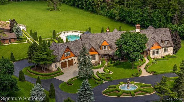 5350 Brewster Road, Rochester, MI 48306