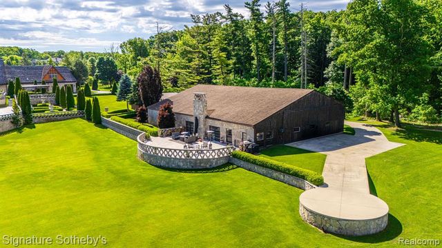 5350 Brewster Road, Rochester, MI 48306