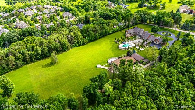 5350 Brewster Road, Rochester, MI 48306