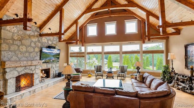 5350 Brewster Road, Rochester, MI 48306