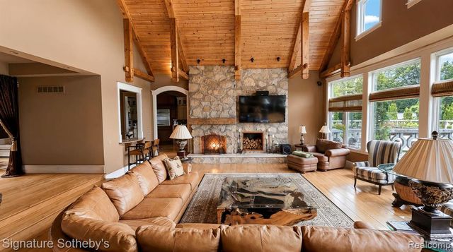 5350 Brewster Road, Rochester, MI 48306