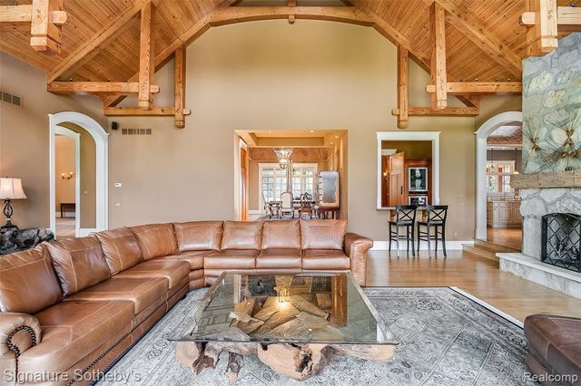 5350 Brewster Road, Rochester, MI 48306