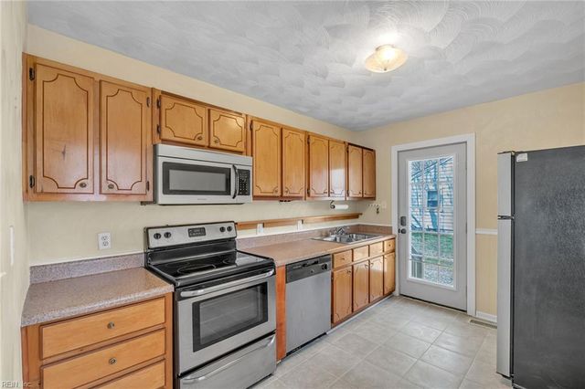 609 Highland CT, Newport News, VA 23605