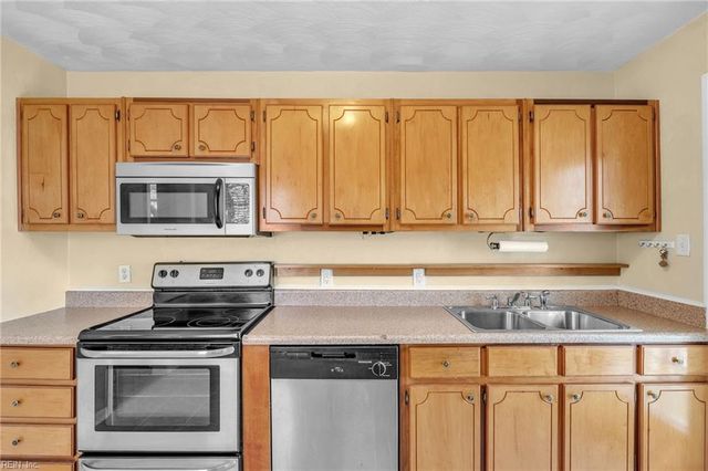 609 Highland CT, Newport News, VA 23605