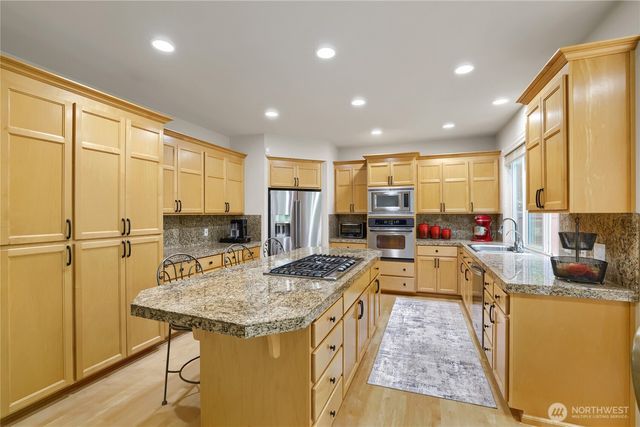 916 275th Place SE, Sammamish, WA 98075