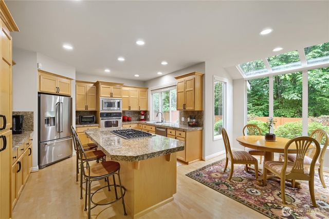 916 275th Place SE, Sammamish, WA 98075