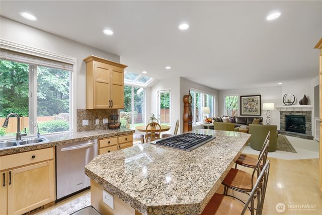 916 275th Place SE, Sammamish, WA 98075