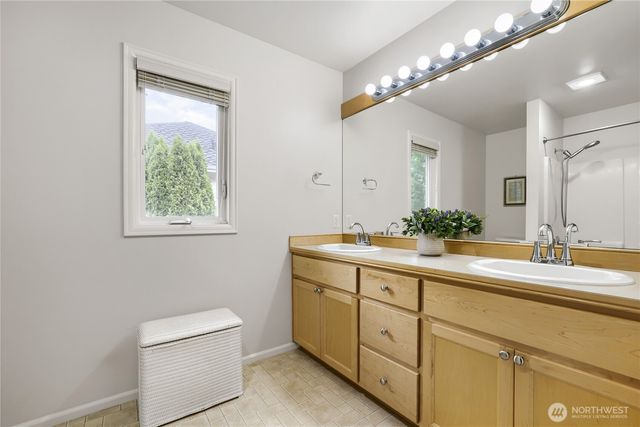 916 275th Place SE, Sammamish, WA 98075