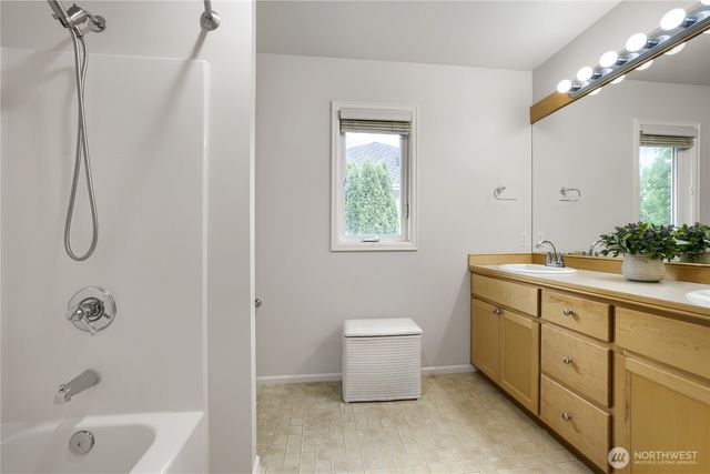 916 275th Place SE, Sammamish, WA 98075