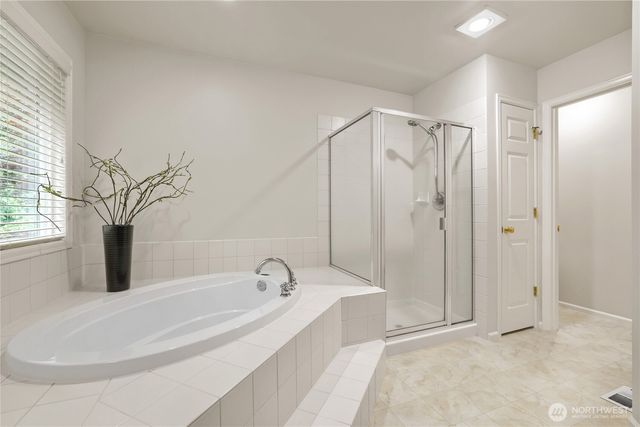 916 275th Place SE, Sammamish, WA 98075